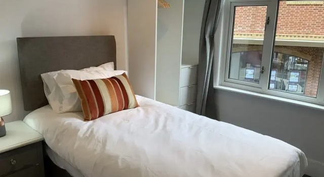 BookedUK - Large Cosy Cottage
