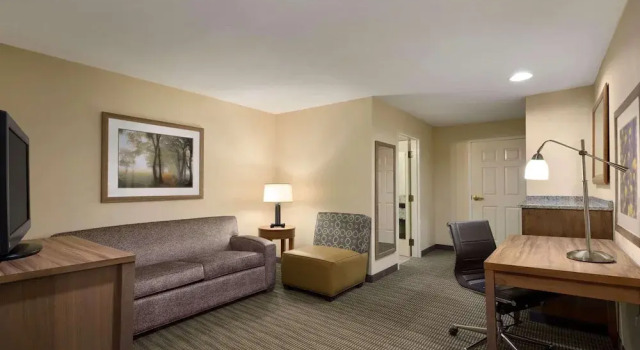 Люкс Deluxe Country Inn & Suites Williamsburg