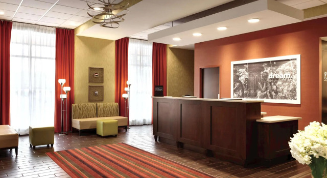 Hampton Inn St. Albans, Varaa Hotelli Hotellit New England uima-altaalla, Uima-allas
