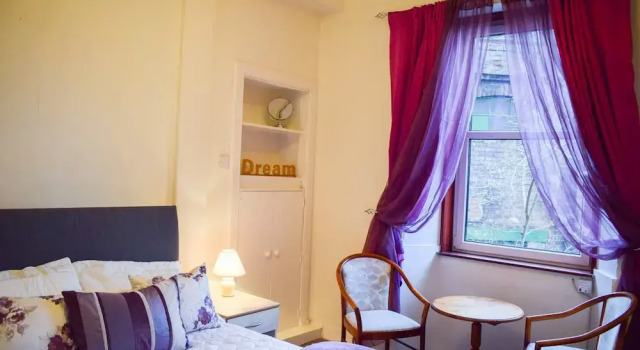 Bright 2 Bedroom Home in Edinburgh