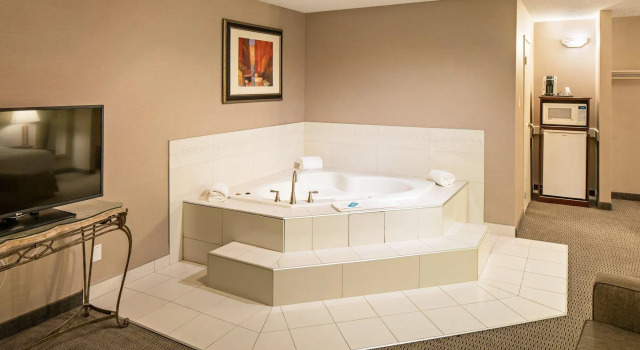 Двухместный люкс Holiday Inn Express Red Deer by IHG