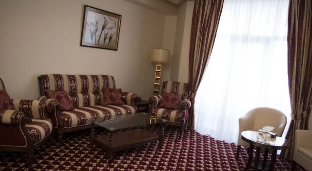 Люкс с 2 комнатами с балконом Отель Multi Rest House