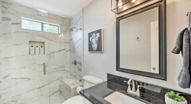 Коттедж Fredericksburg Home w/ Hot Tub - 1 Mi to Dtwn