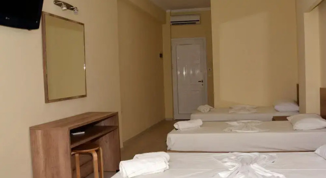 Трёхместный номер Standard с красивым видом из окна Kavos Plaza Hotel