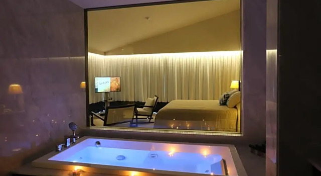 Люкс Corner Charisma De Luxe Hotel