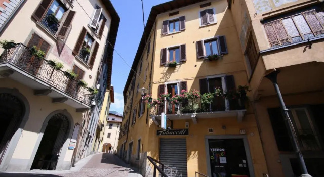Appartamenti al Rizzo dei Santi, Buchen Sie Hotel Hotels in Iseosee mit Parkplatz, Parkplätze
