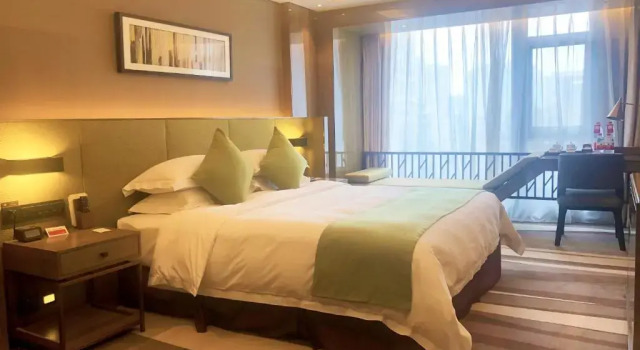 Номер Business Leshan Ramada Hotel