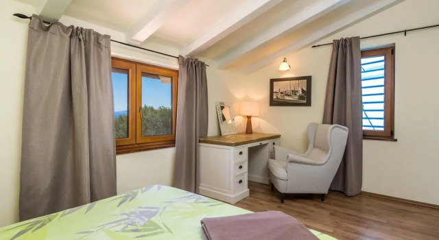 Beautiful Home in Palit With Wifi and 3 Bedrooms, Varaa Hotelli Hotellit Kvarner Islands uima-altaalla, Uima-allas
