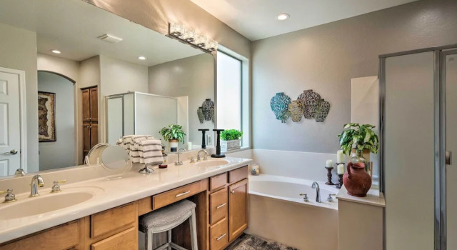 Group Fun in Glendale! Getaway w/ Private Pool