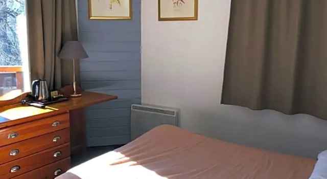 Hôtel Les Trappeurs, Забронировать Отель Лез-Ор Hautes-Alpes, рядом с Горнолыжный подъемник Риу Сек