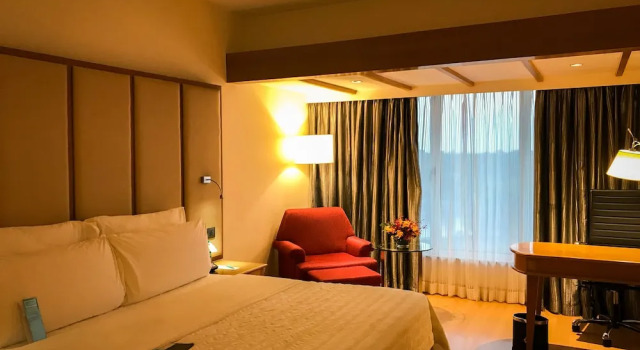 Двухместный клубный номер Standard с видом на город Le Meridien Kochi