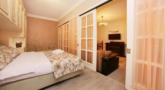 Шикарная 2 комнатная квартира с камином в ЖК Алтын булак, Réserver Appartement Appartements à Almaty Region, Appartement