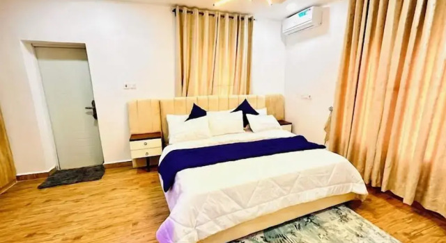 De Calma Apartments