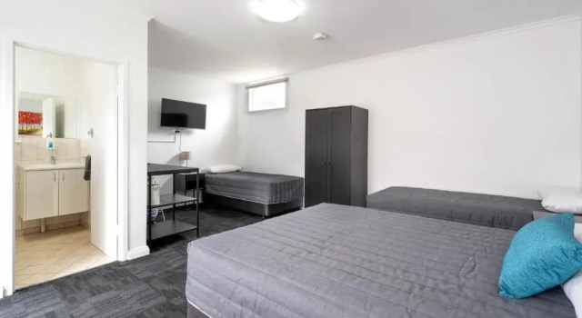 Семейный номер Standard City West Motel