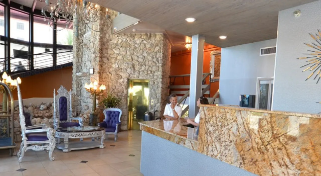 Sea Club Ocean Resort, Забронировать Курортный отель Отели Форт-Лодердейл с завтраком, рядом с Пляж Канайн-Бич, Завтраки