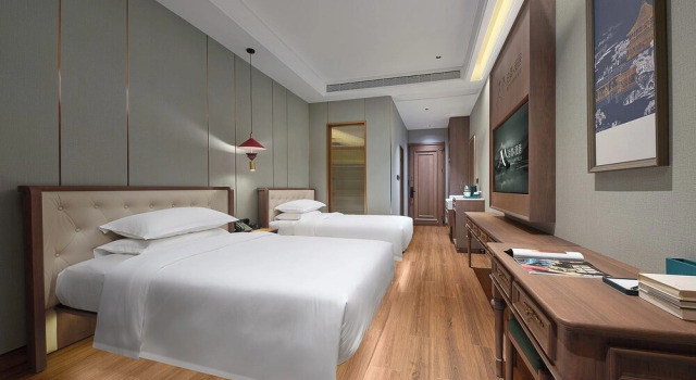 Номер Business CloudView Hotel