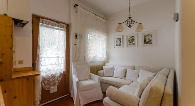 Appartamento Continental - 8 posti letto, Prenota Appartamento Hotel a Veneto con parcheggio, Parcheggio