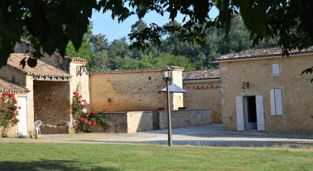 Villa With 5 Bedrooms in Soulaures, With Private Pool, Furnished Garde, Book Villa Hoteller i Soulaures med pool, Swimmingpool