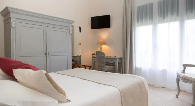 Двухместный номер Standard с балконом Hotel des Pins