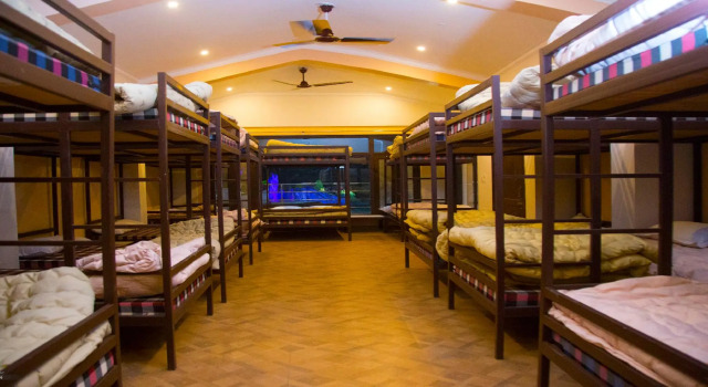 La Bellevue (Club & Resort), Rezerwuj Hotel Hotele w Kotabagh z basenem, Basen
