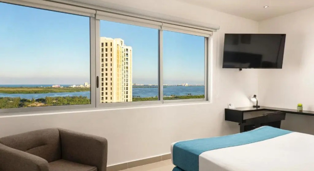 Номер Standard Suites Malecon Cancun