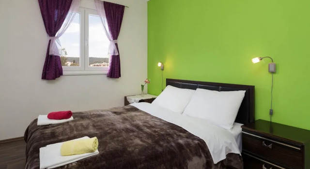 1 - Modern apt w big Garden & Terrace w. sea View, Забронировать Апартаменты/квартира Отели Винишче с парковкой, рядом с Пляж Смоквина, Парковка