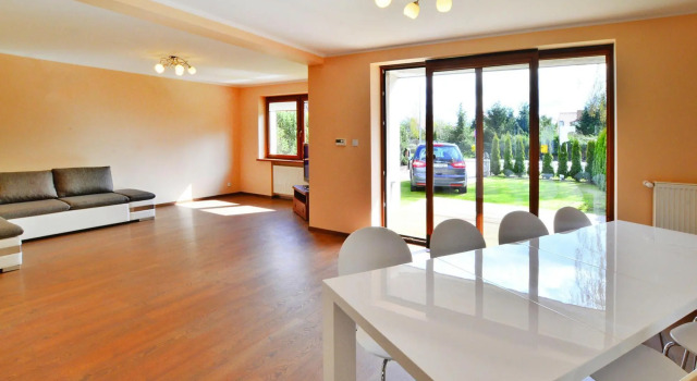Comfortable Holiday Villa, Private Garden