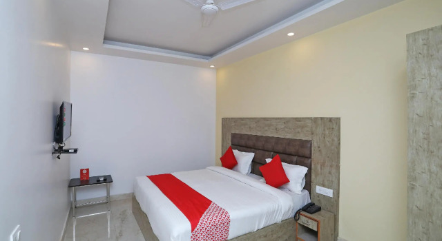 OYO 29966 Hotel Galaxy