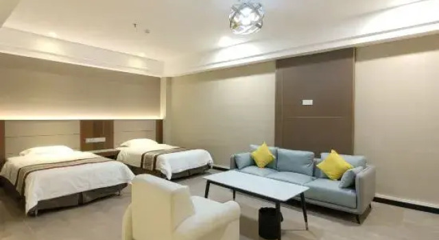 Семейный люкс Sky Mall Hotel