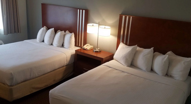 Четырёхместный номер Standard SureStay Hotel by Best Western Hollister