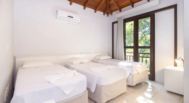 Трёхместный номер Standard с балконом Dubai Bungalows Bombinhas