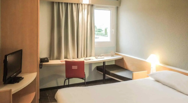 ibis Auray