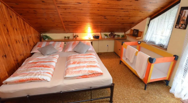 Cozy Chalet in Pilsen With Swimming Pool, Garden, Balcony, Prenota Chalet Cottage a Boemia meridionale, Cottage