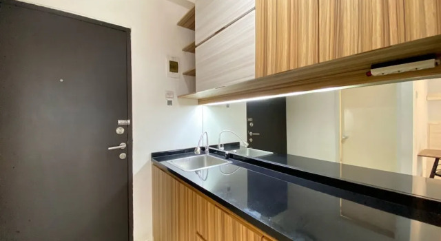 Студия Artsy Private Studio Room At Grand Asia Afrika Bandung Apartment