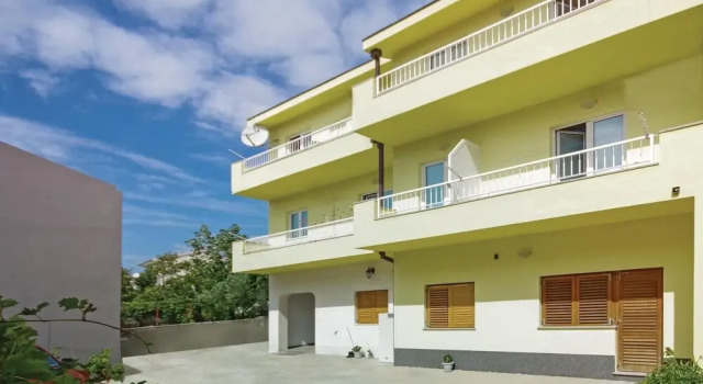 Amazing Home in Makarska With Wifi and 3 Bedrooms, Забронировать Отель Отели Макарска 3 звезды, рядом с Маяк Св. Петра, 3*