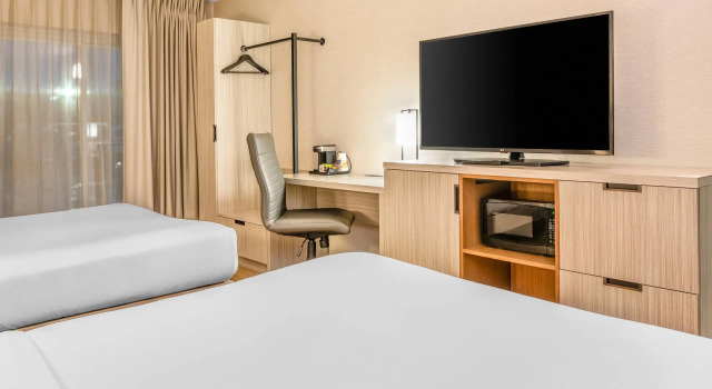Четырёхместный номер Standard Comfort Inn Montreal - Laval - Highway 15