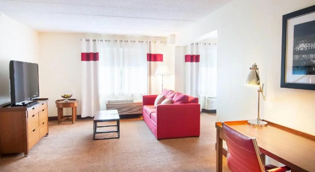 Люкс Four Points by Sheraton Columbus-Polaris