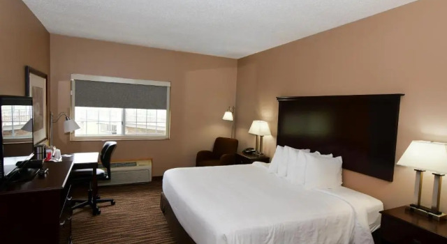 Номер Standard Cobblestone Inn & Suites - Denison | Majestic Hills