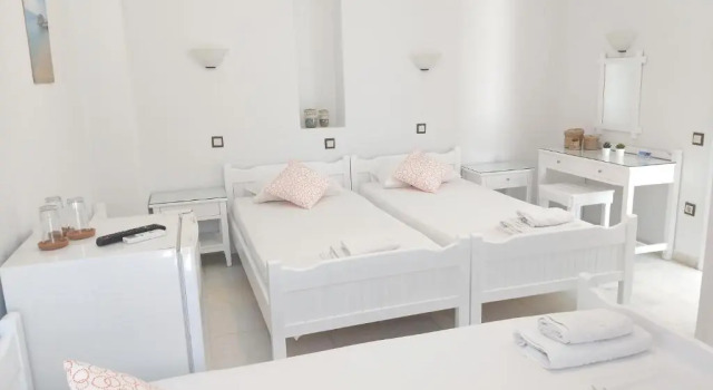 Трёхместный номер Standard Syrianos Hotel