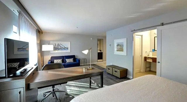 Двухместный люкс Hampton Inn & Suites by Hilton Quebec City Levis