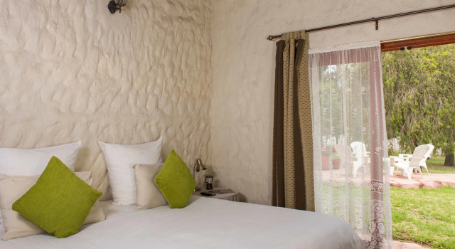 By Bush Telegraph Lodge, Boek Hotel Midrand 
