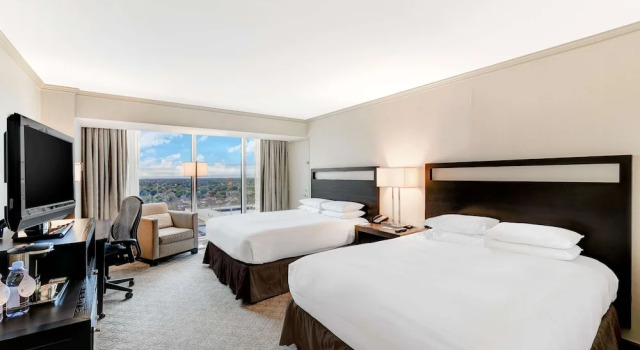 Номер для гостей с ограниченными физическими возможностями Hilton Anaheim