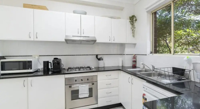 Апартаменты Classic Kozyguru | Homebush West | 3-Beds Apt With Parking
