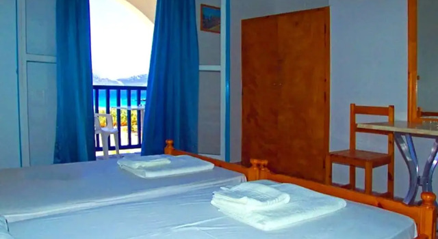 Четырёхместный номер Standard с балконом и с видом на море Finikas Hotel