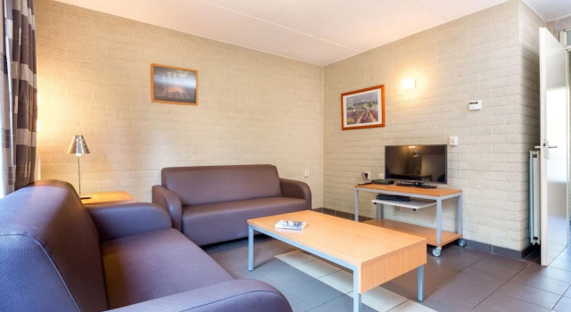 Comfortable Bungalow With Whirlpool Near the Vrachelse Heide, Buchen Sie Hotel Hotels in Nordbrabant mit Pool, Schwimmbad