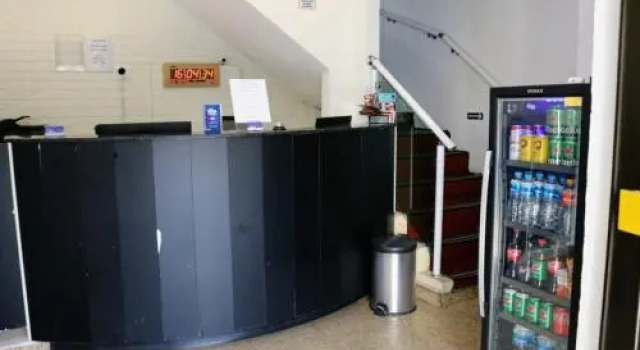 OYO 105 Guaru Plaza Hotel