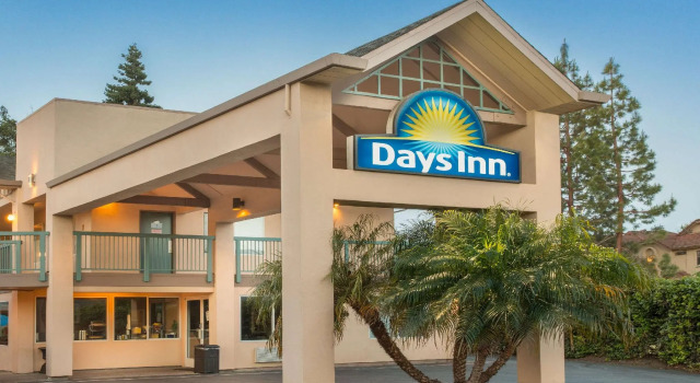 Кровать в общем номере Days Inn by Wyndham Redwood City