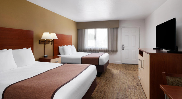 Четырёхместный номер Standard Best Western Discovery Inn