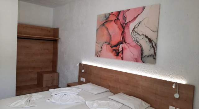 Люкс с балконом Neon Hotel