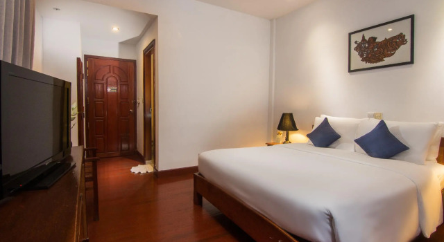 Двухместный номер Deluxe с балконом Apsara Centrepole Hotel